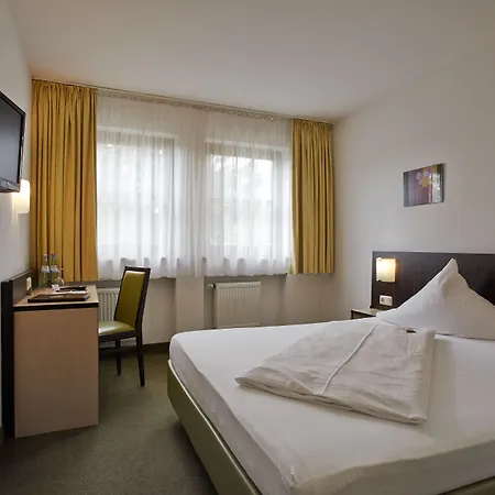 Demas Muenchen-unterhaching 3*